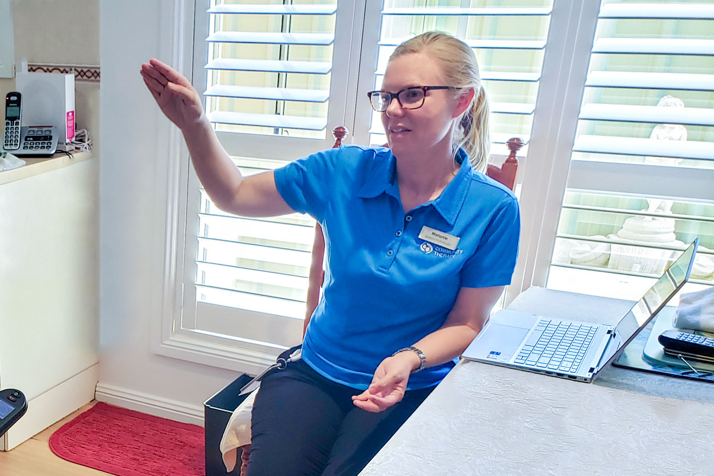 Speech Pathologist signaling a client to hold their voice